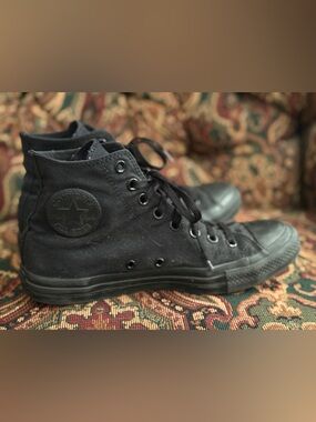 Converse High Top Sneakers - Black men’s size 7 women’s size 9 gently used